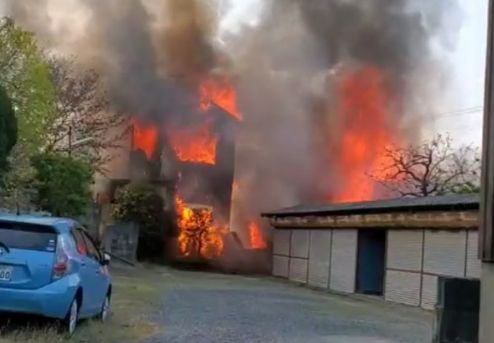 八幡西区香月で火事動画と画像を調査 火災の原因は 住宅街に延焼の可能性 チエタビ